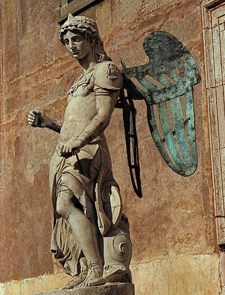 La statue de marbre dans la cour d’honneur de Castello Sant’Angelo.