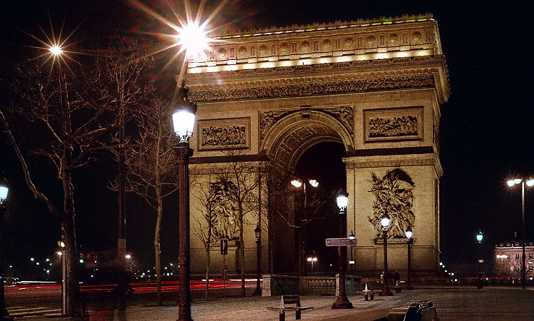 The eastern side of l’Arc de Triomphe at night.