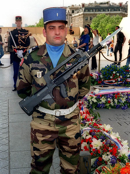 A soldier in front of l’Arc de Triomphe on Bastille day.