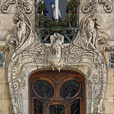 The entrance to 29 avenue Rapp, an art-nouveau building designed by Jules Joseph Aimé Lavirotte.