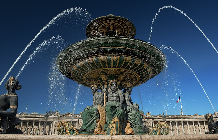The fontaine des Fleuves and place de la Concorde.
