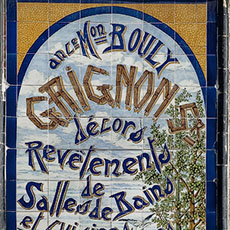 Advertising for a wholesaler in tiles and accessories for bathrooms and kitchens made of ceramics on boulevard Richard-Lenoir.