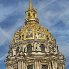 The southern façade of Église Saint-Louis-des-Invalides’ dome seen from Rond-Point du Bleuet de France.