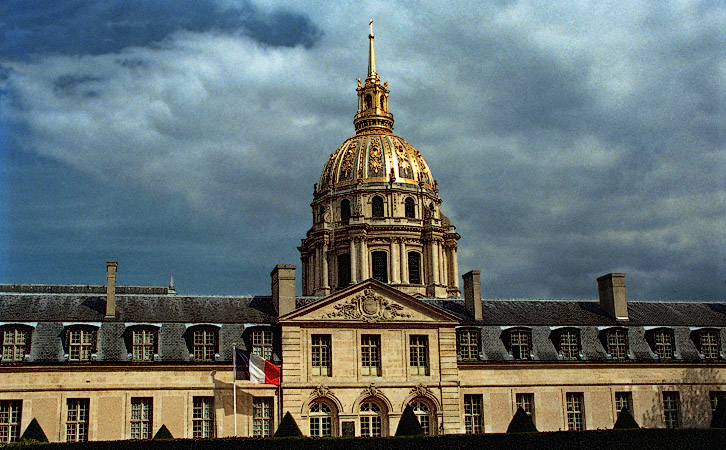 The western façade and dome of l’Hôtel des Invalides.