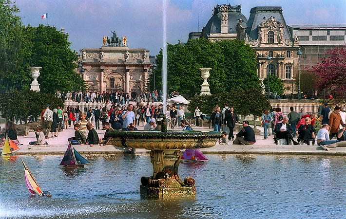 The fountain in the central basin in the Tuileries Gardens.
