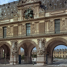 Les Guichets du Louvre sur la façade méridionale du musée.