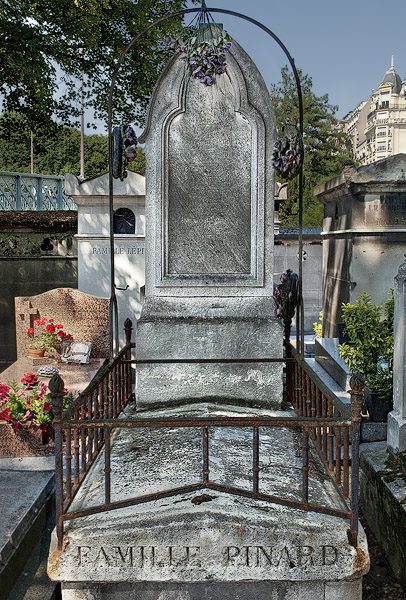 The Pinard family gravestone in the cemetery of Montmartre.