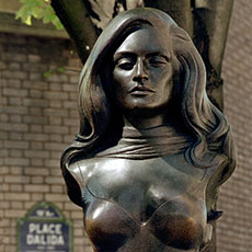 La statue de Dalida sur la rue de l’Abreuvoir.