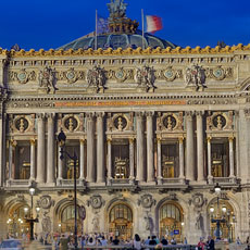 The main facade of l’Opéra Garnier at night.