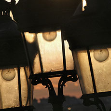 Trois lampadaires dans la place de la Concorde.