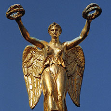La Victoire, the statue at the top of the fontaine des Palmiers.