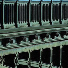 The railing and structural girders of the eastern side pont de Sully.