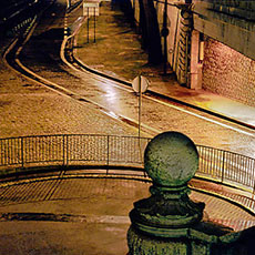 Trottoar längs vaktel d’Orsay, på det lämna bank