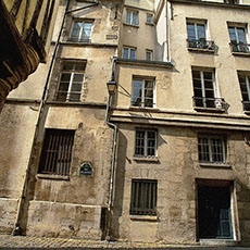 Rue des Barres and rue du Grenier sur l’Eau in the Marais.