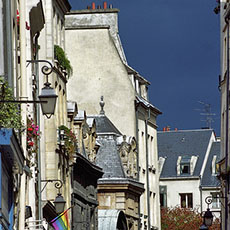 Le côté occidental de la rue Vieille-du-Temple.
