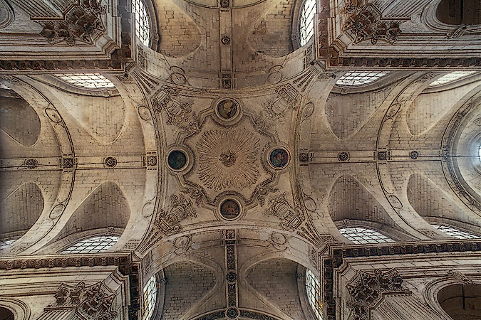 Le plafond de l’église Saint-Sulpice.