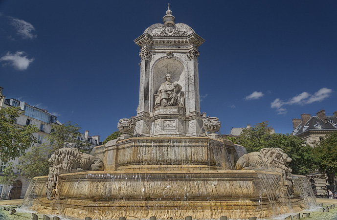 La sculpture de Jean-Baptiste Massillon dans la fontaine des Orateurs-Sacré devant l’église Saint-Sulpice.