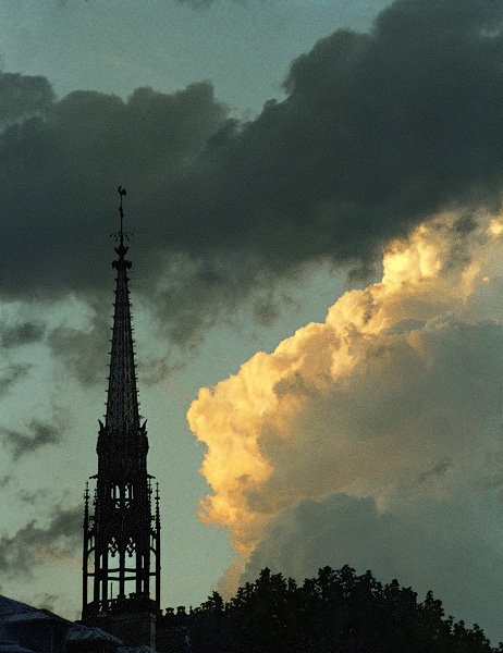 Clouds at sunset behind la Sainte-Chapelle’s steeple on île de la Cité.