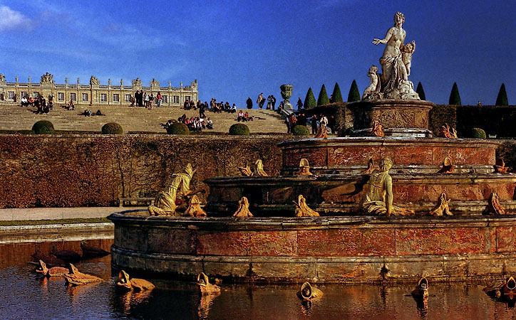 La fontaine Latone dans le jardin du château de Versailles.