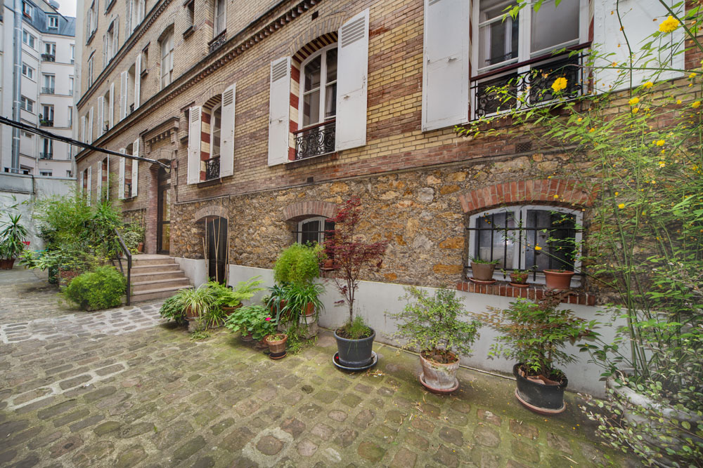 An apartment on avenue Claude-Vellefaux.