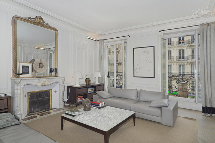 Enjoy this spacious and luxurious apartment in the 9th district, just minutes away from the Opera Garnier and Galeries Lafayette. Decorated by a famous designer, come and see the best of the best.