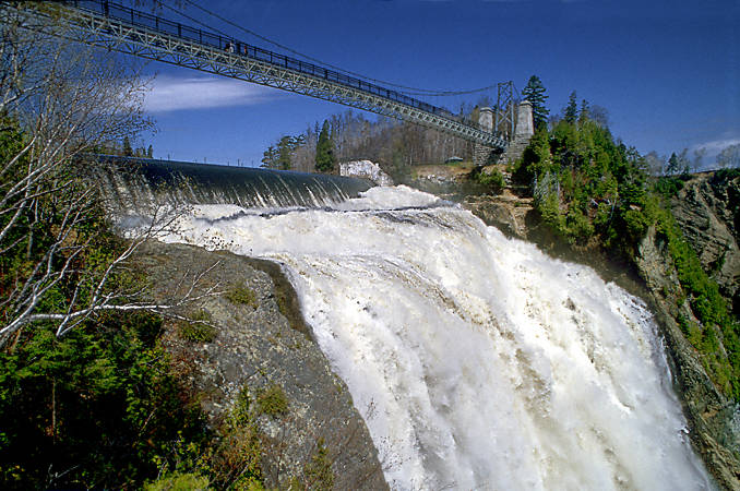 A footbridge traverses the falls at Parc de la Chute Montmorency, northeast of Québec City