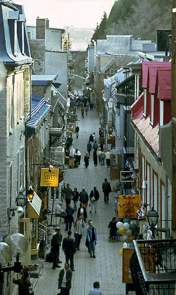 Vue de l’escalier Casse-cou sur la plus ancienne rue de la ville, la rue Petit-Champlain.