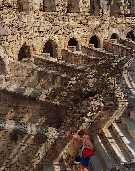 L’intérieur des arènes romaines d’Arles.
