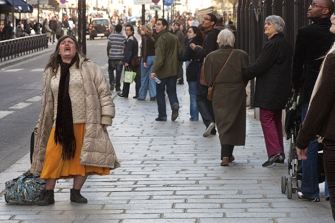 A homeless lady screaming on rue du Cloître Notre-Dame.