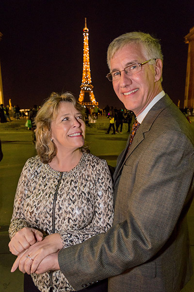 Ray Kelm proposing marriage in place du Trocadéro.