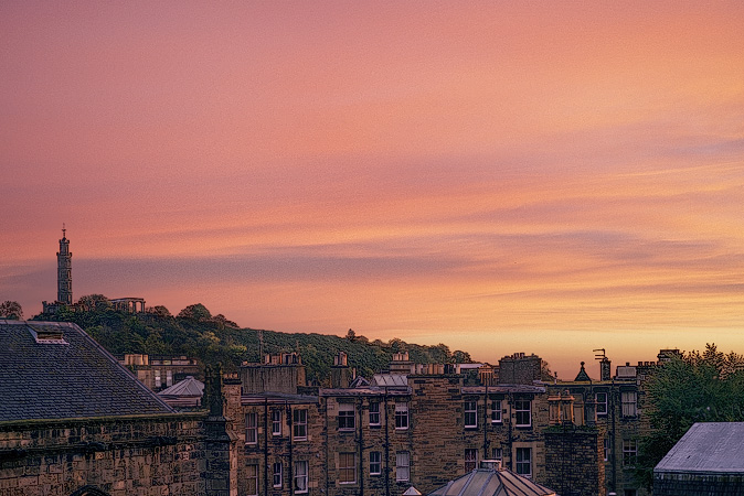 Un lever de soleil à Edimbourg.