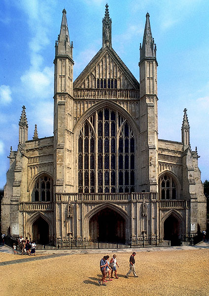 La façade de la cathédrale de Winchester.