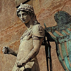 La statue de marbre dans la cour d’honneur de Castello Sant’Angelo.