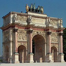 La façade orientale de l’arc du Carrousel du Louvre.