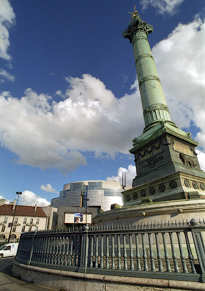 La colonne de Juillet devant l’Opéra Bastille.