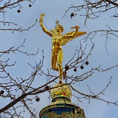 Le Génie de la Liberté, la sculpture au sommet de la colonne de Juillet.