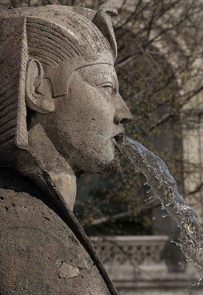 A sculpture of sphinx spitting water in the fontaine des Palmiers.
