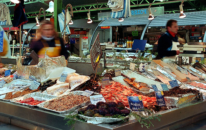 Seafood on sale in the marché des Enfants Rouges.