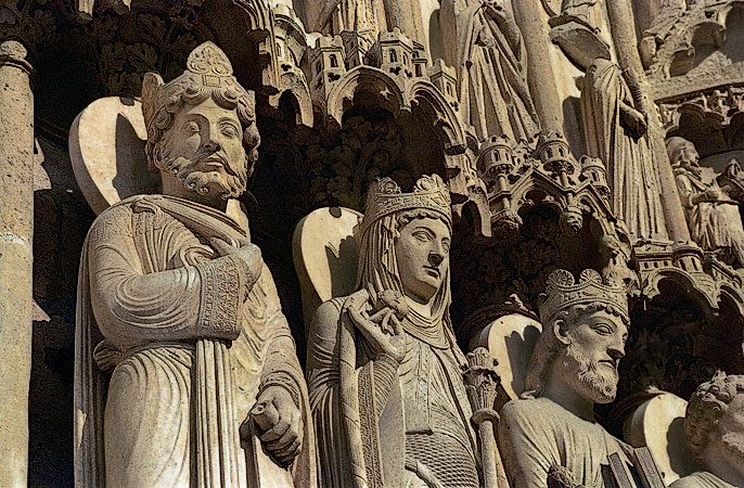 Des sculptures du Portail Sainte-Anne de Notre-Dame.