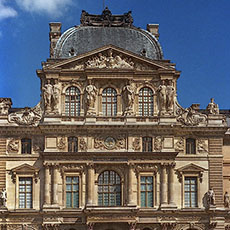 L’aile Sully, l’entrée à la cour Napoléon.