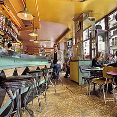 Le café Pick-Clops sur la rue Vieille-du-Temple.
