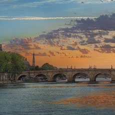 Le soleil couchant sur la Seine, quai de l’Horloge, pont Neuf, la Tour Eiffel, l’institut de France, vu de la voie Georges-Pompidou sur la rive droite.