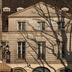 Hôtel de Croisilles and café le Sévigné on rue du Parc Royal opposite rue Payenne.