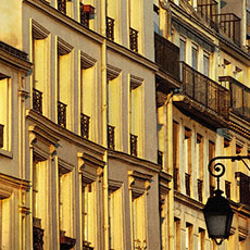 Buildings on rue François Miron at sunset.