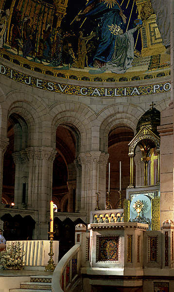 L’intérieur de la basilique du Sacré-Cœur.