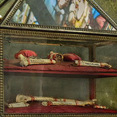 A reliquary case containing the bones of Saint Ursula inside église Saint-Séverin.