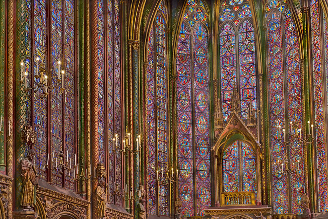 Stained glass windows inside la Sainte-Chapelle.