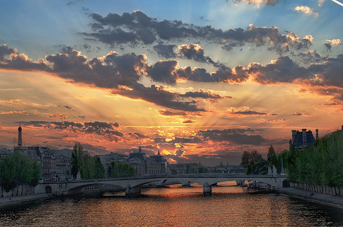 A sunset on pont du Carrousel.