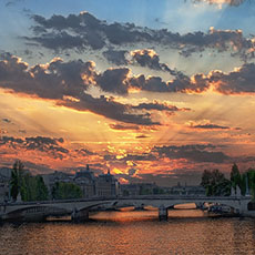 Un coucher de soleil sur le pont du Carrousel.