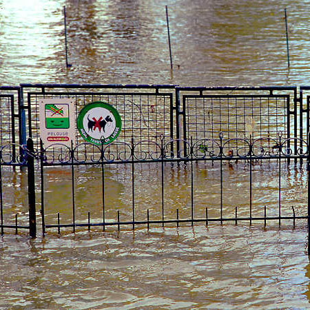 L’entrée au square du Vert-Galant pendant les crues de la Seine en mars 2001.